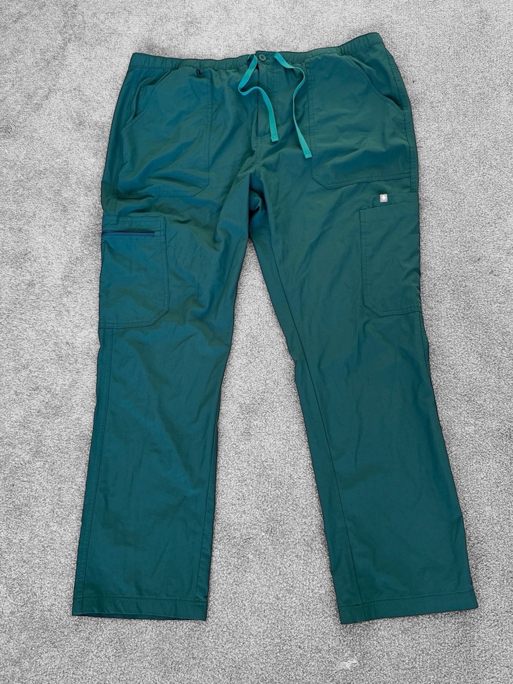 Almost new! Men’s FIGS scrub pants XXL
